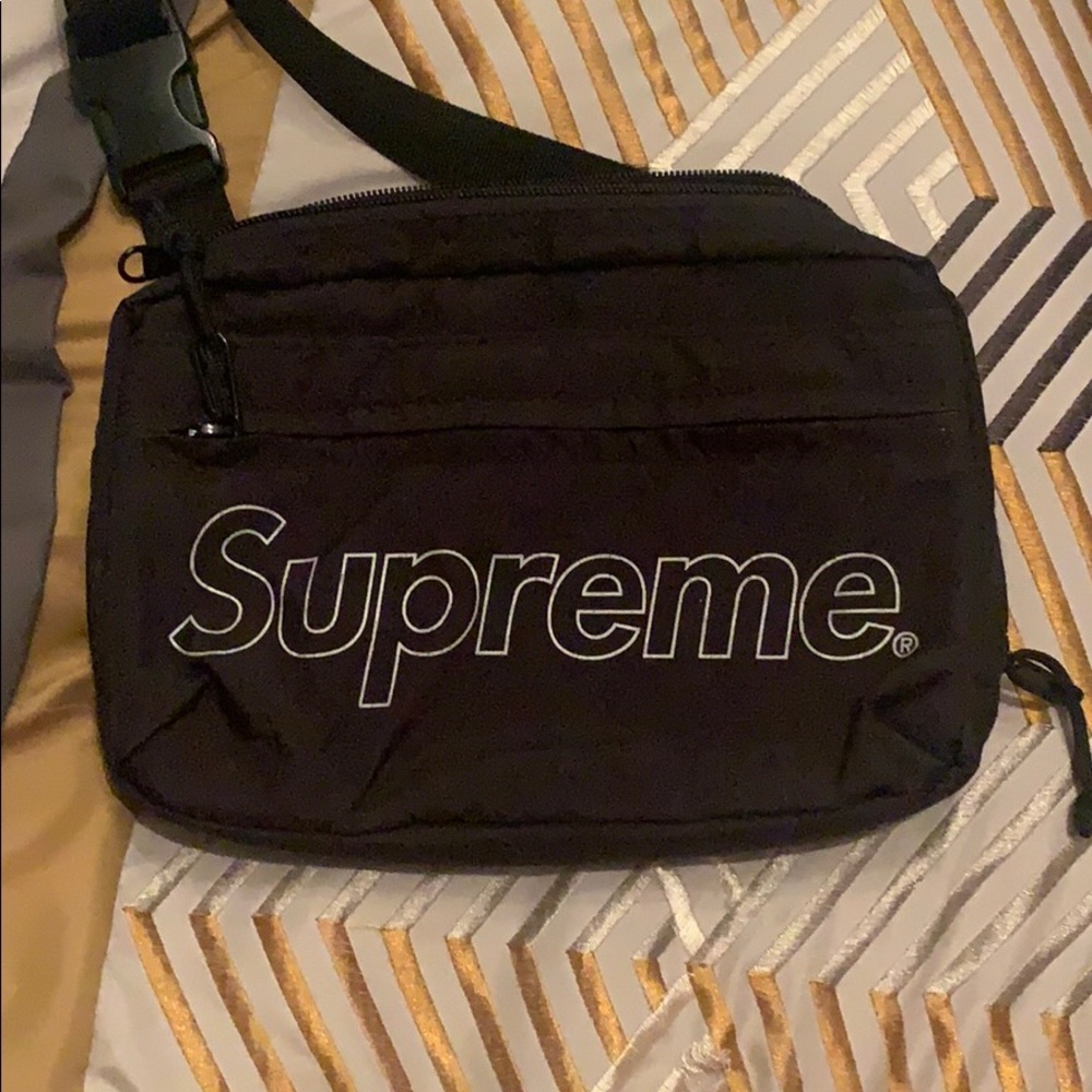 Supreme Shoulder Bag (FW18)